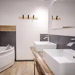 Apartment Superbe Avec Sauna, Au Pied Du Telesiege, Wifi, Babyfoot Les Deux Alpes